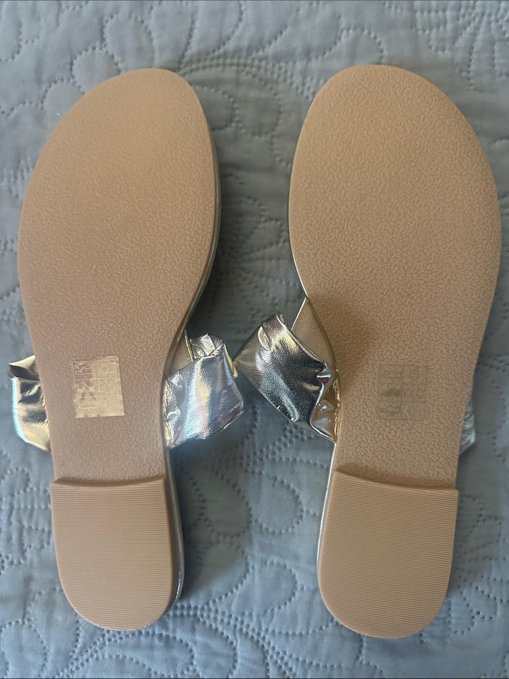 Jack Rogers Metallic Gold Knot Thong Sandals NWOT- Women's - Picture 4 of 6